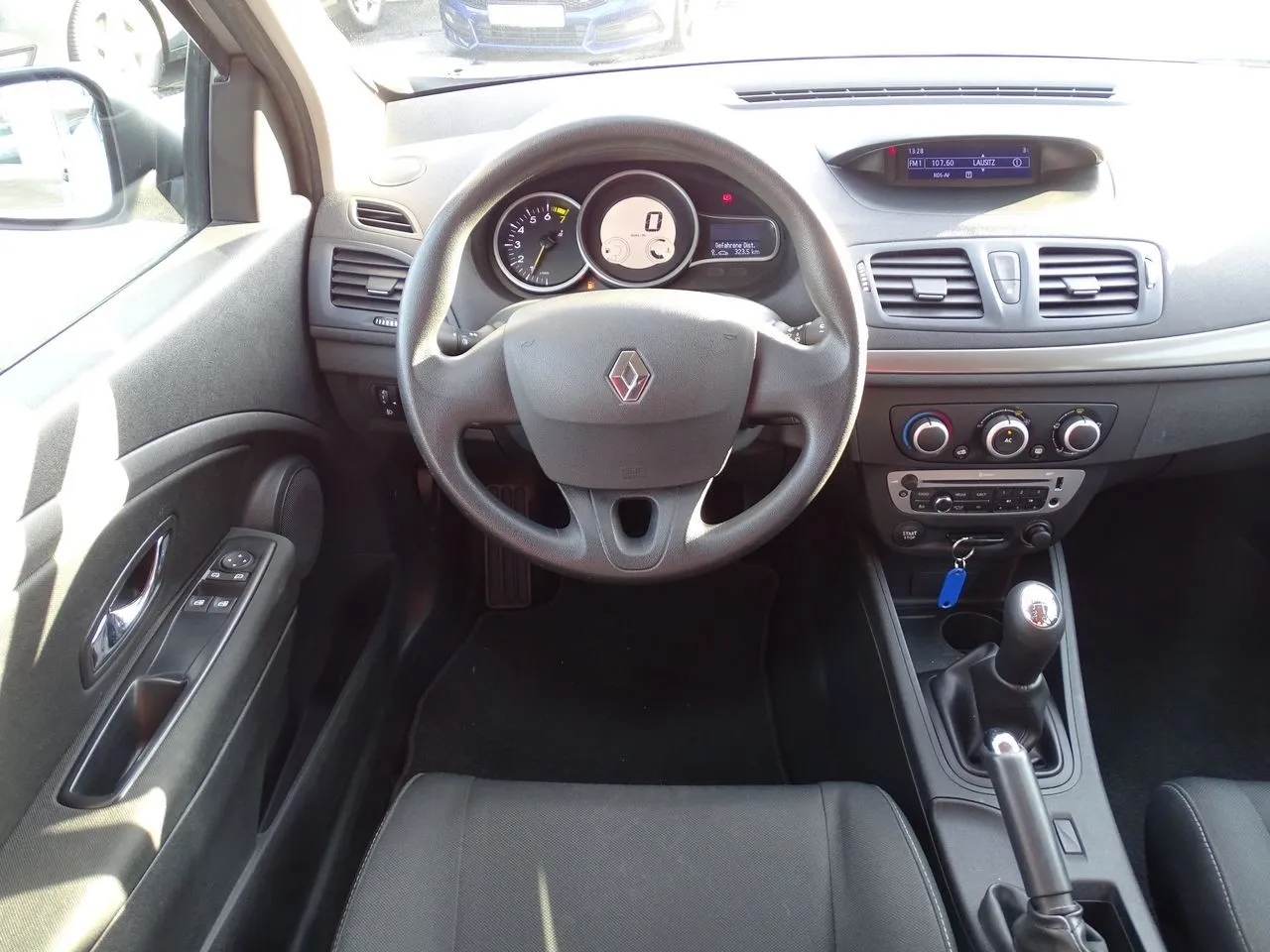 Renault Megane 1.6 Bluetooth...  Image 8